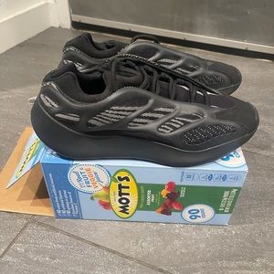 Yeezy 700v3